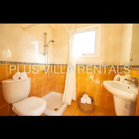 4 In Ayia Thekla Апартаменты